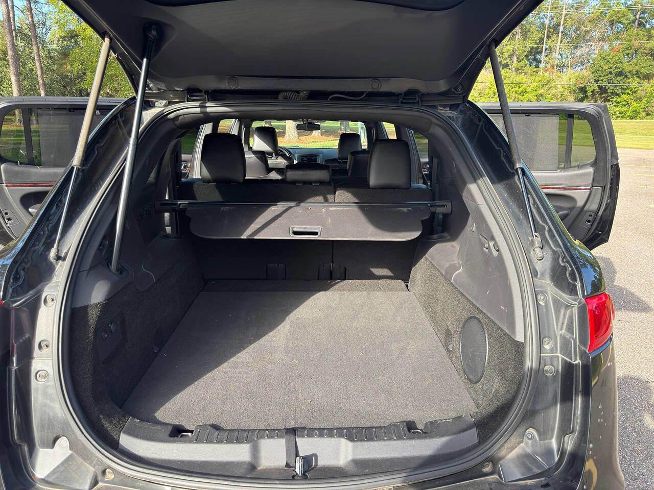 Used 2014 Lincoln MKT AWD image 19