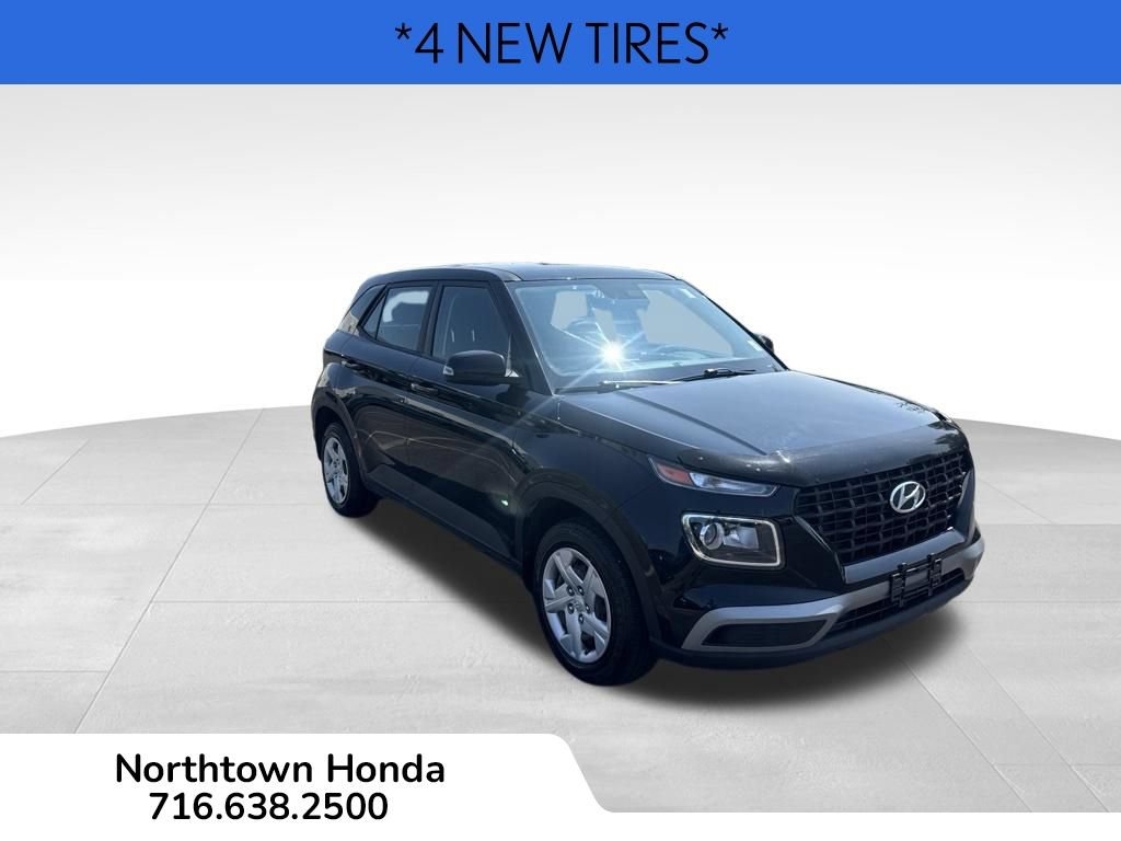 Used 2021 Hyundai Venue SE FWD image 2