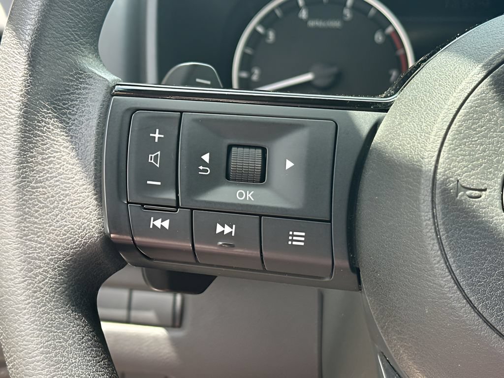 Used 2023 Nissan Rogue SV FWD image 34
