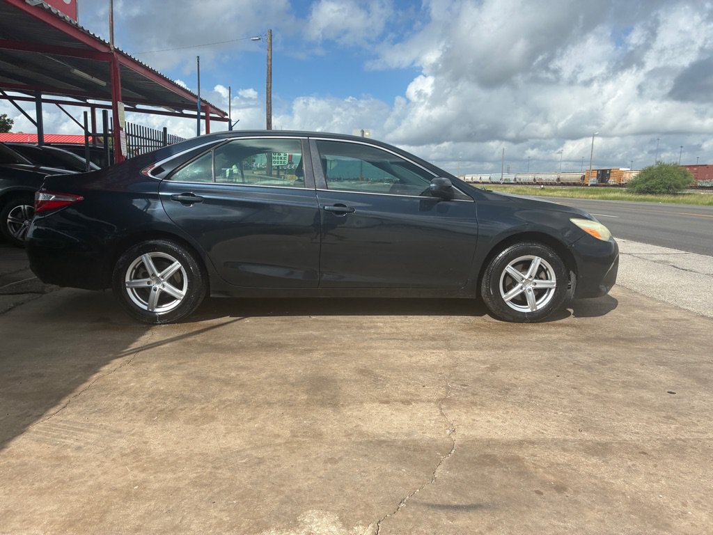 Used 2015 Toyota Camry LE FWD image 6