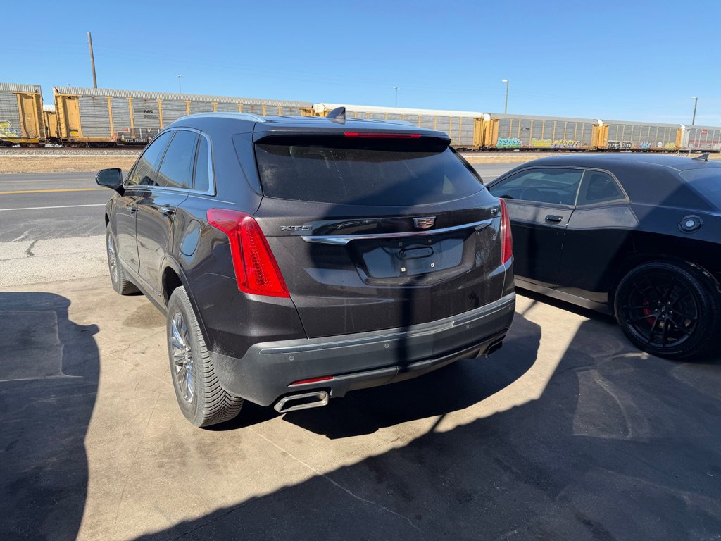 Used 2018 Cadillac XT5 Luxury w/ Driver Awareness Package FWD image 16