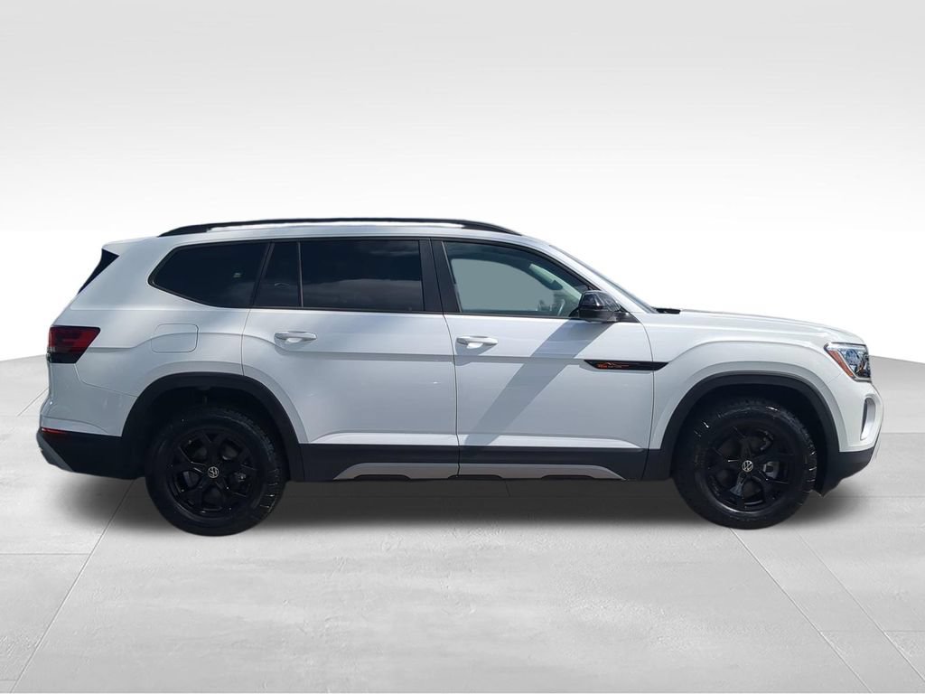 Certified 2025 Volkswagen Atlas Peak Edition SE AWD/4WD image 3