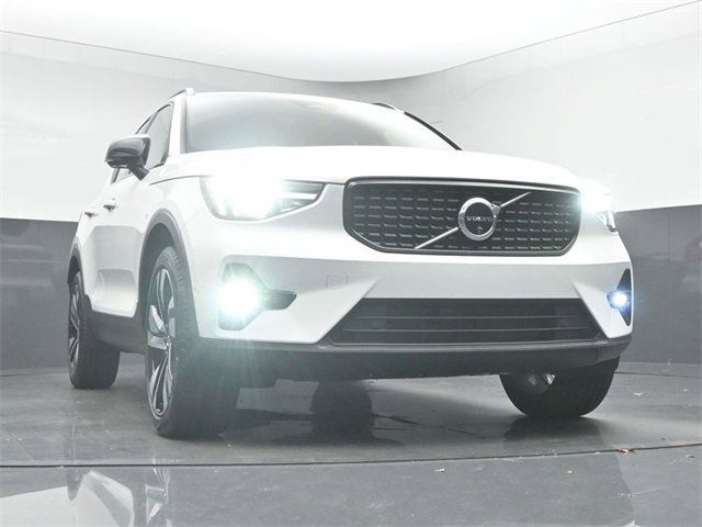 Used 2024 Volvo XC40 B5 Plus image 54