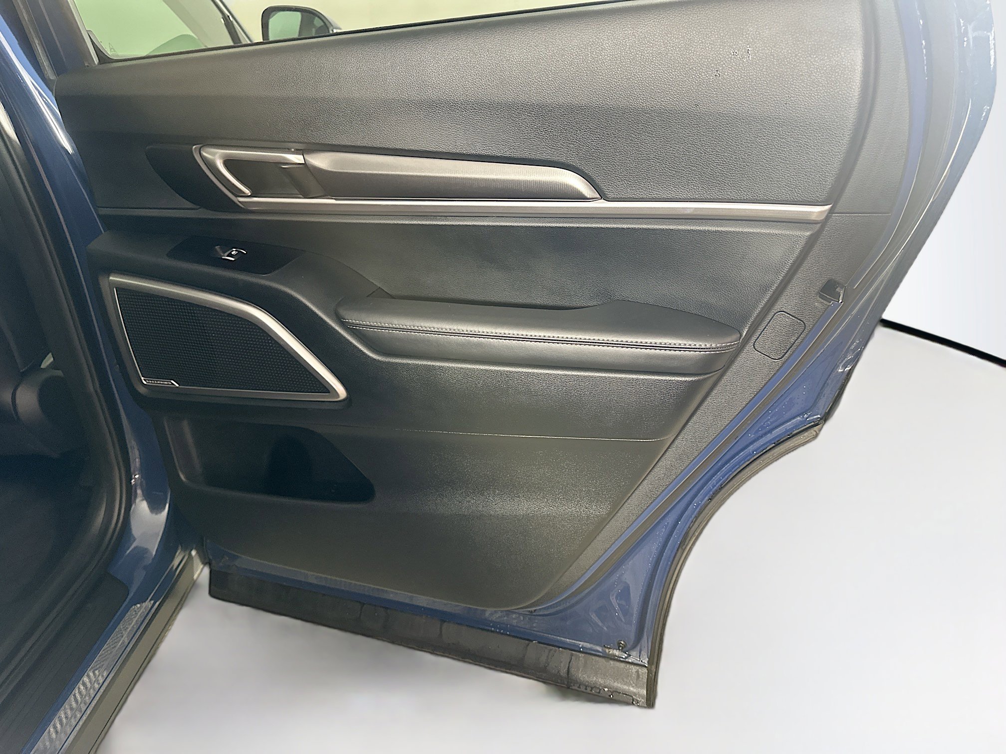 Used 2025 Kia Telluride S FWD image 32