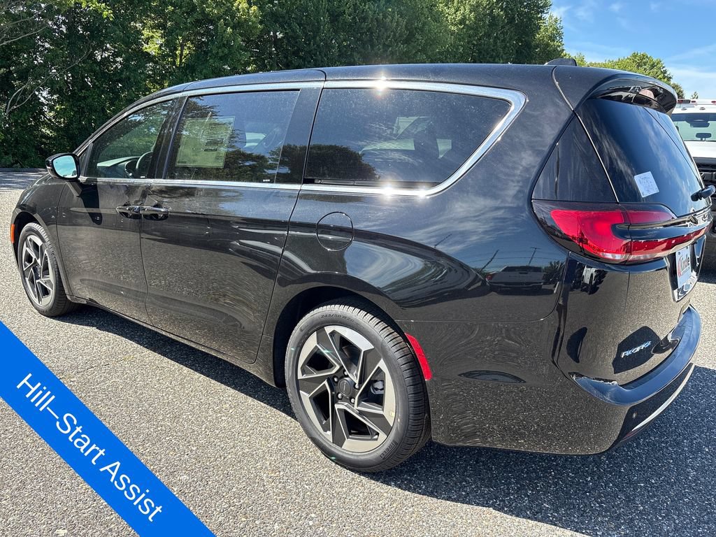 New 2027 Chrysler Pacifica Limited FWD image 32