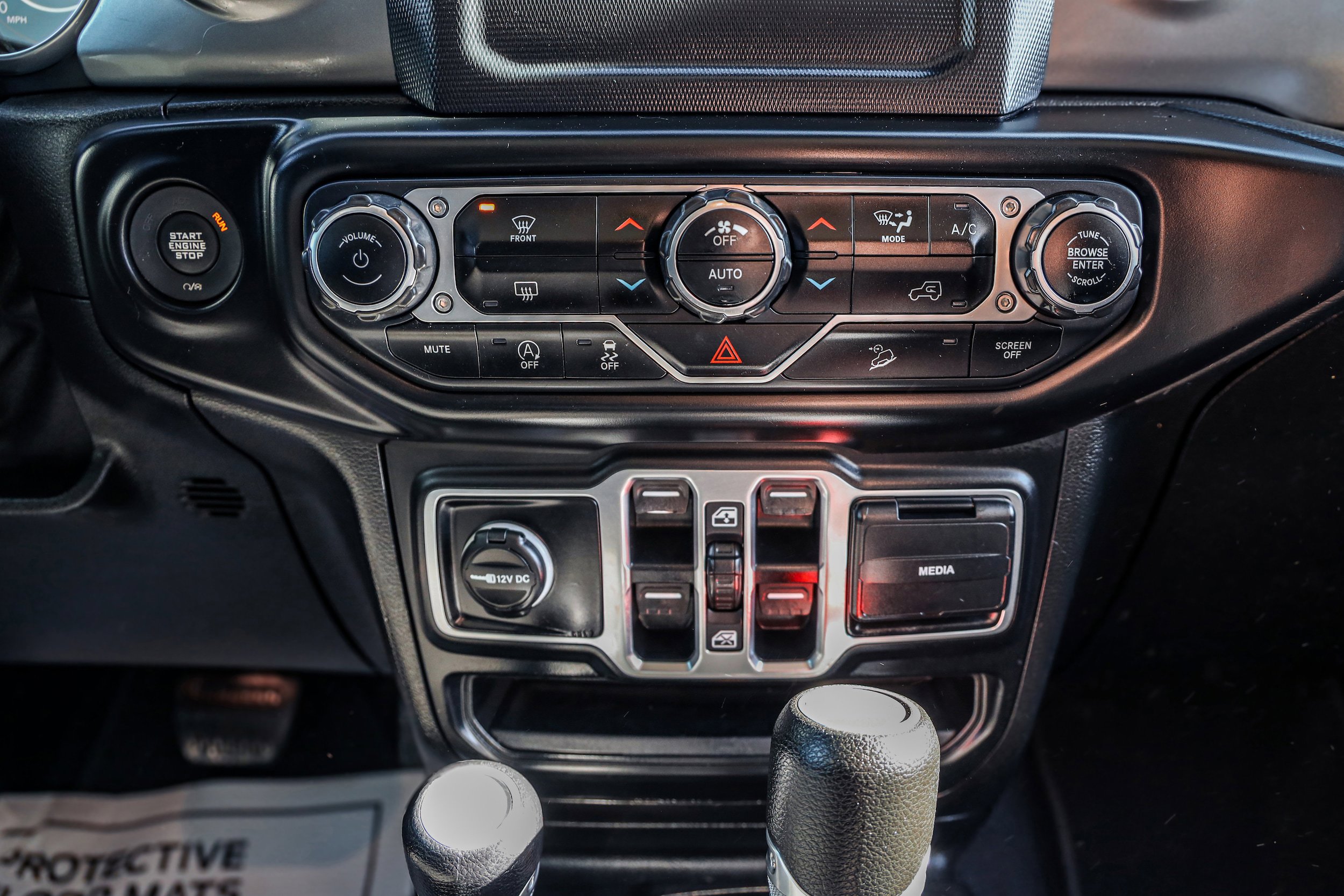 Used 2020 Jeep Wrangler Unlimited Sahara image 13