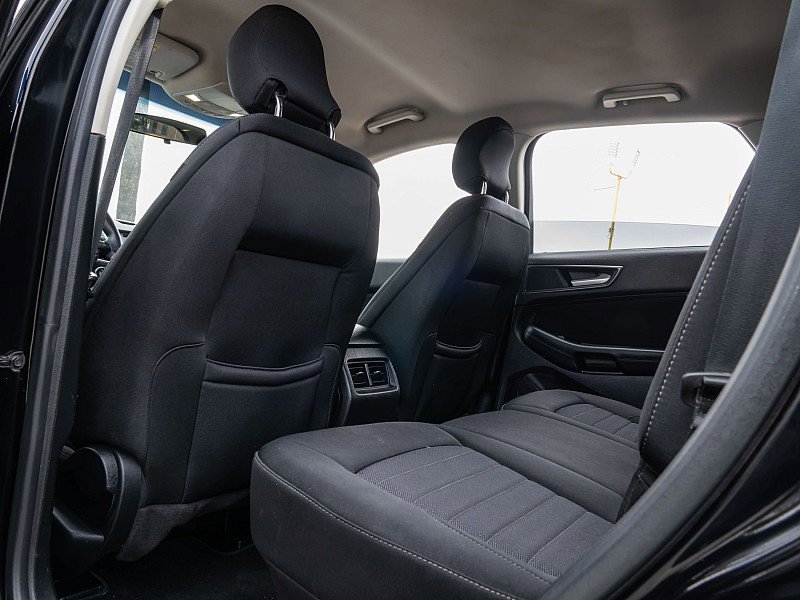Used 2018 Ford Edge SE w/ Cargo Accessory Package image 13