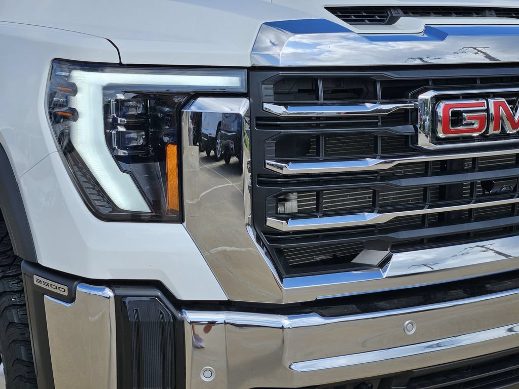 Used 2025 GMC Sierra 3500 SLT w/ SLT Premium Package AWD/4WD image 11
