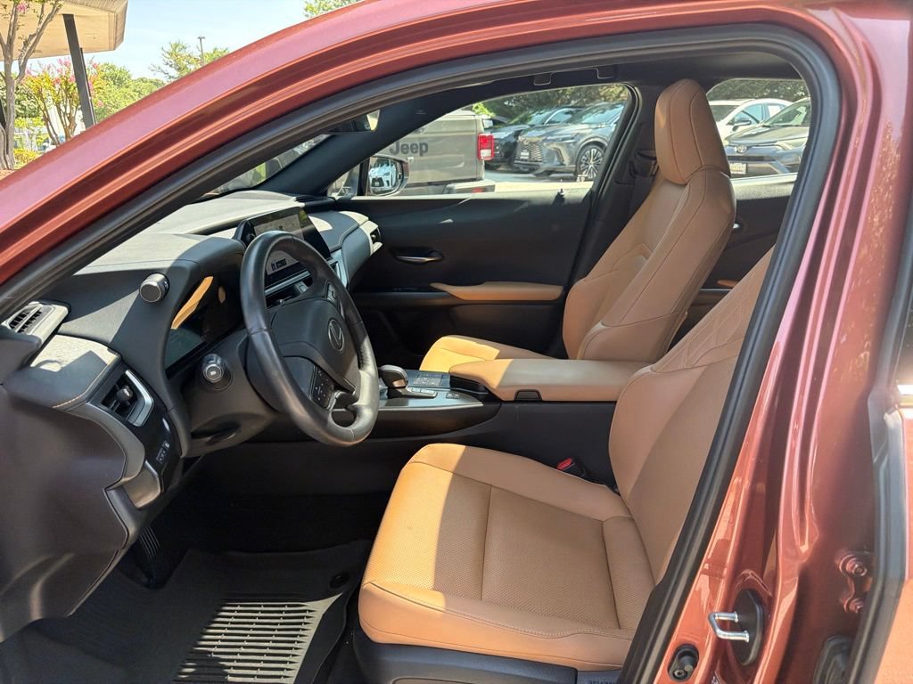 Certified 2025 Lexus UX 300h AWD w/ Accessory Package (Z1) image 29