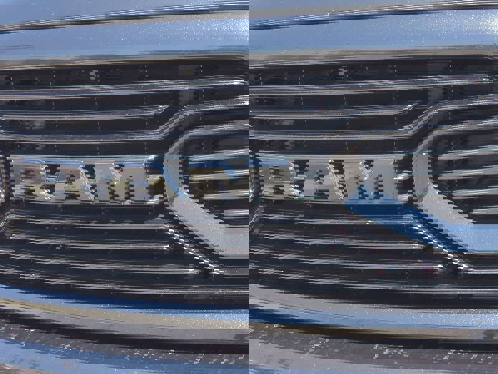 Used 2018 RAM 2500 Laramie w/ Sport Appearance Group AWD/4WD image 11