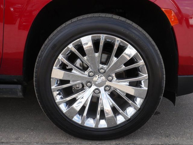 Used 2023 Chevrolet Suburban High Country image 14