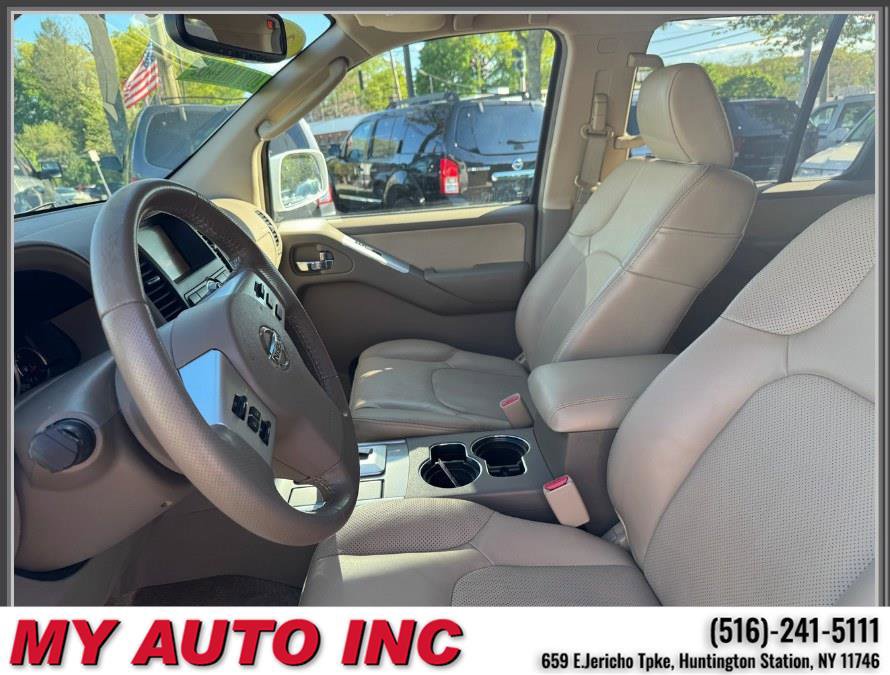 Used 2011 Nissan Pathfinder Silver AWD/4WD image 23
