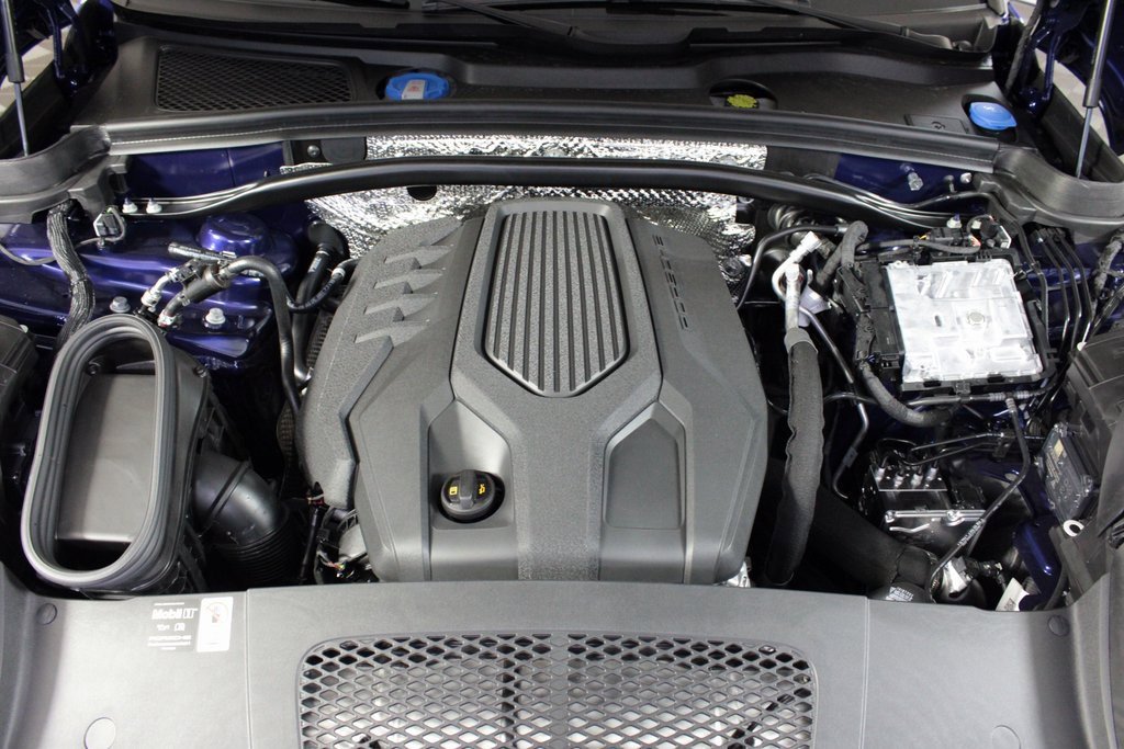 Used 2025 Porsche Macan image 41