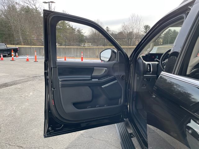 Certified 2025 Ford Expedition Max Platinum image 28