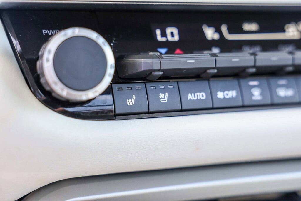 Certified 2025 Toyota Sequoia Capstone AWD/4WD image 17