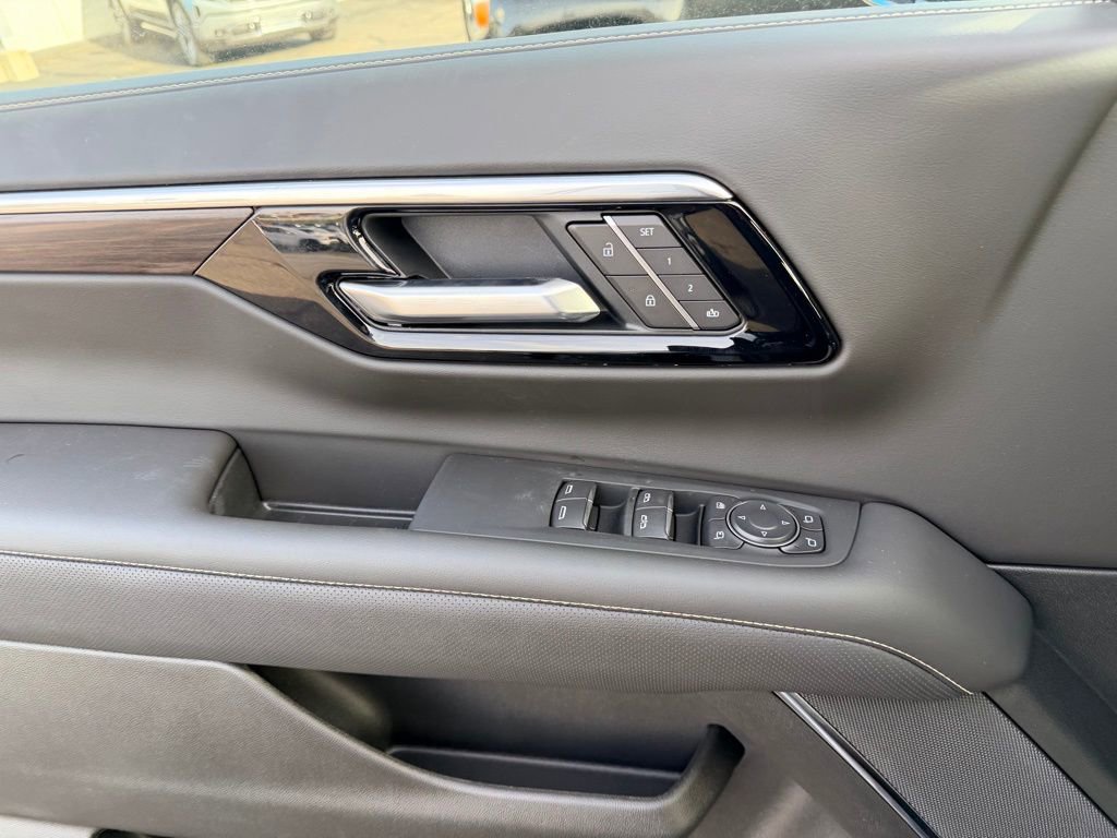 New 2026 Chevrolet Suburban Premier image 23