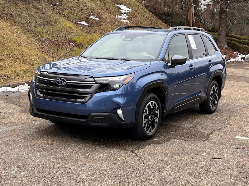 Used 2025 Subaru Forester Premium w/ Convenience Package #2 image 25