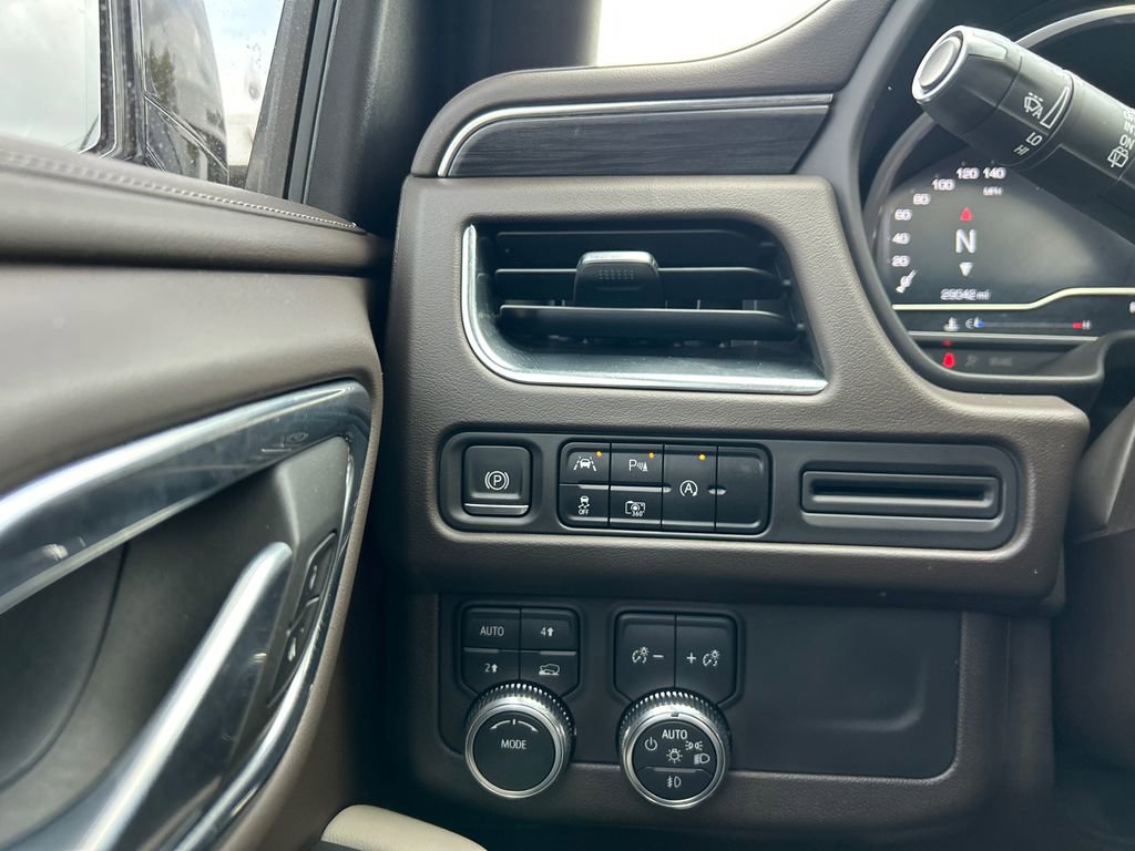 Certified 2023 GMC Yukon SLT w/ SLT Premium Package AWD/4WD image 23
