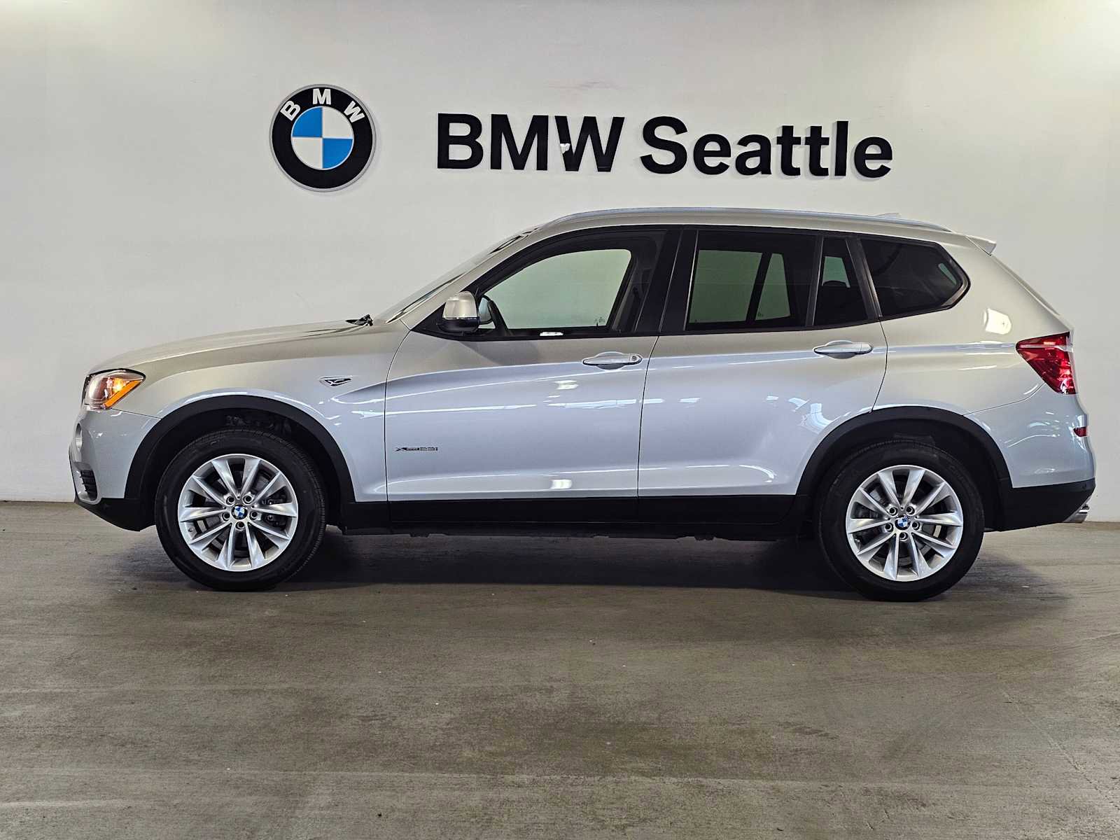 Used 2017 BMW X3 xDrive28i AWD/4WD image 3