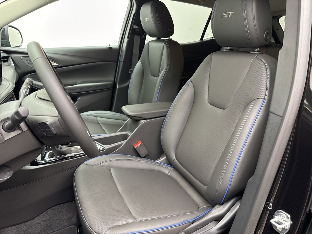 New 2026 Buick Encore GX Sport Touring image 9