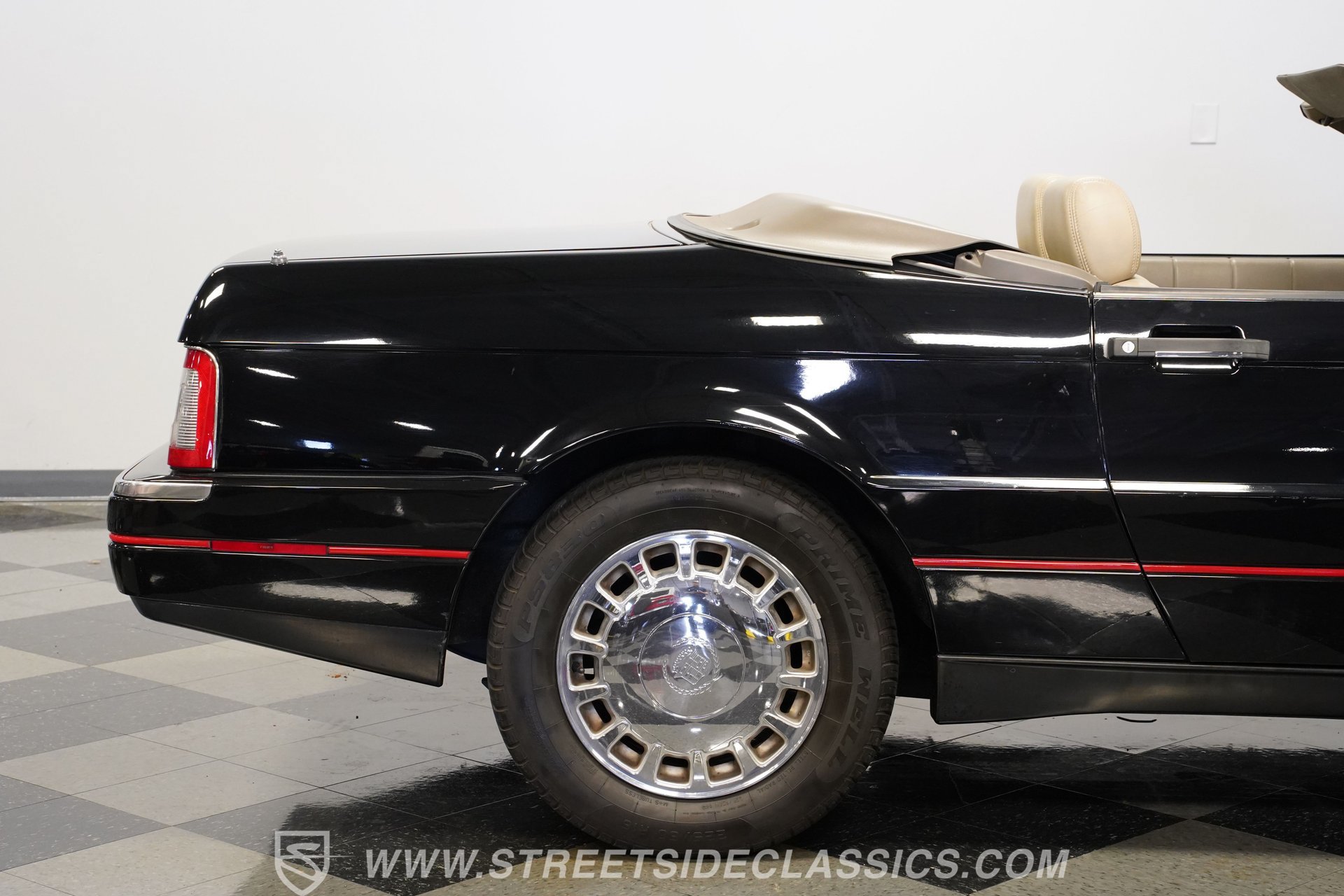 Used 1993 Cadillac Allante FWD image 30