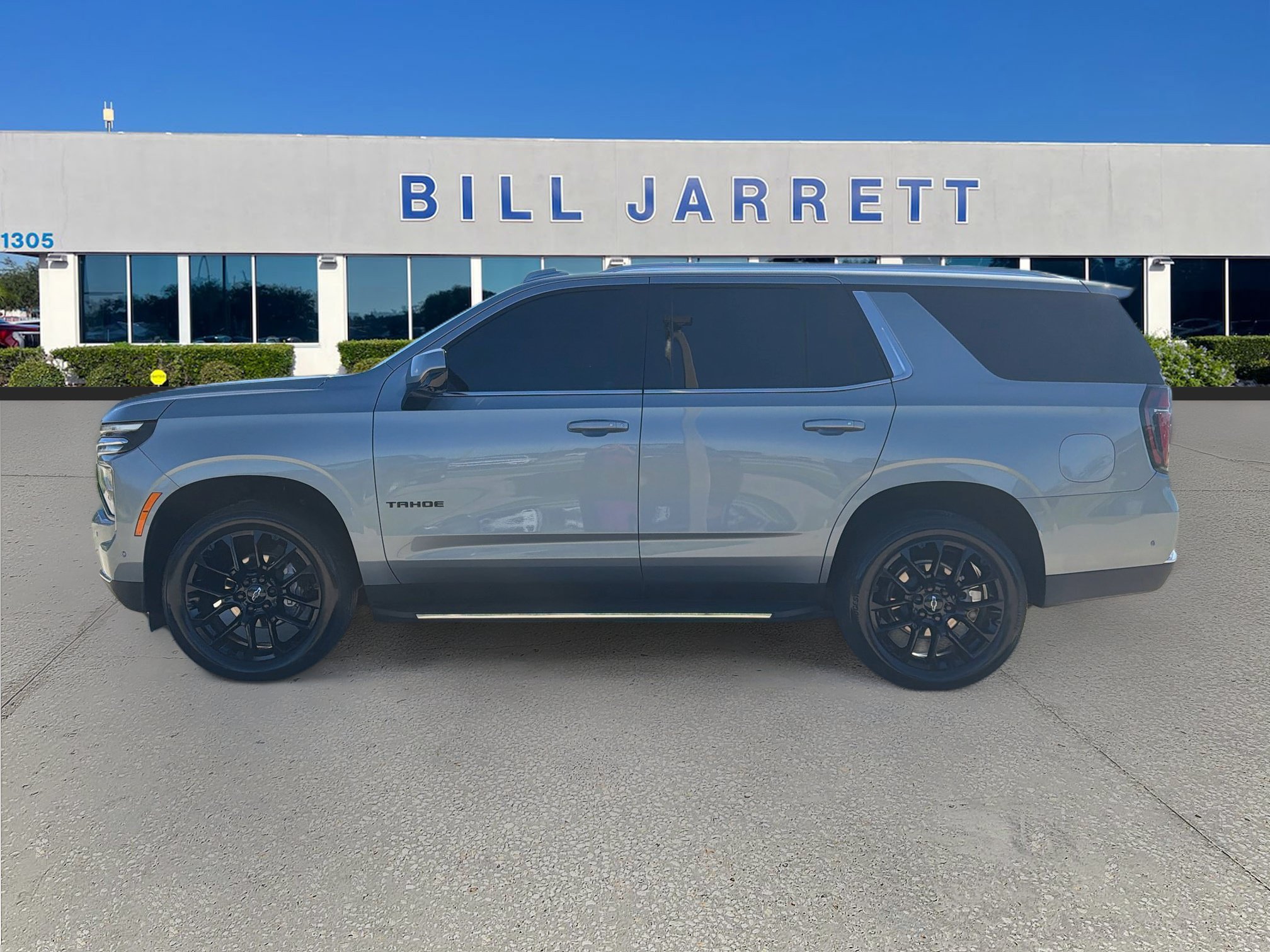 Used 2025 Chevrolet Tahoe LS AWD/4WD image 4