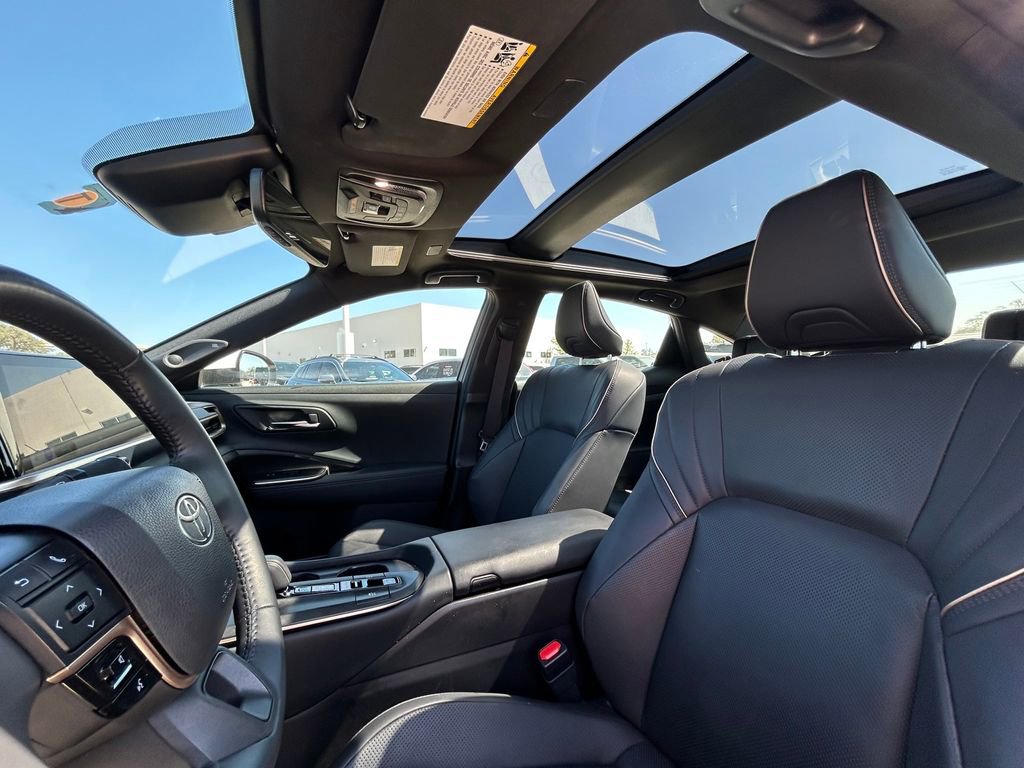 Used 2023 Toyota Crown Platinum image 12