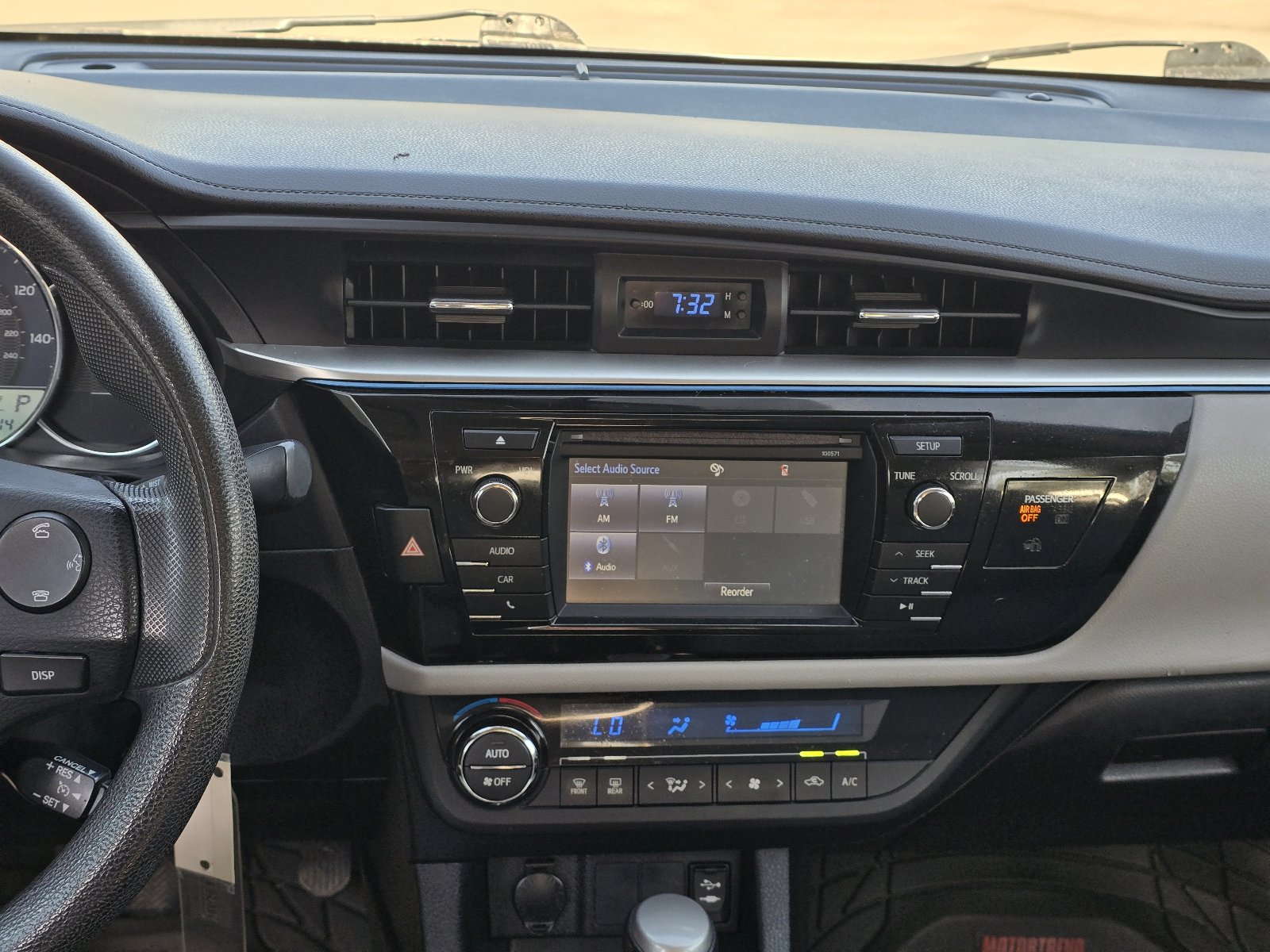 Used 2016 Toyota Corolla LE image 15