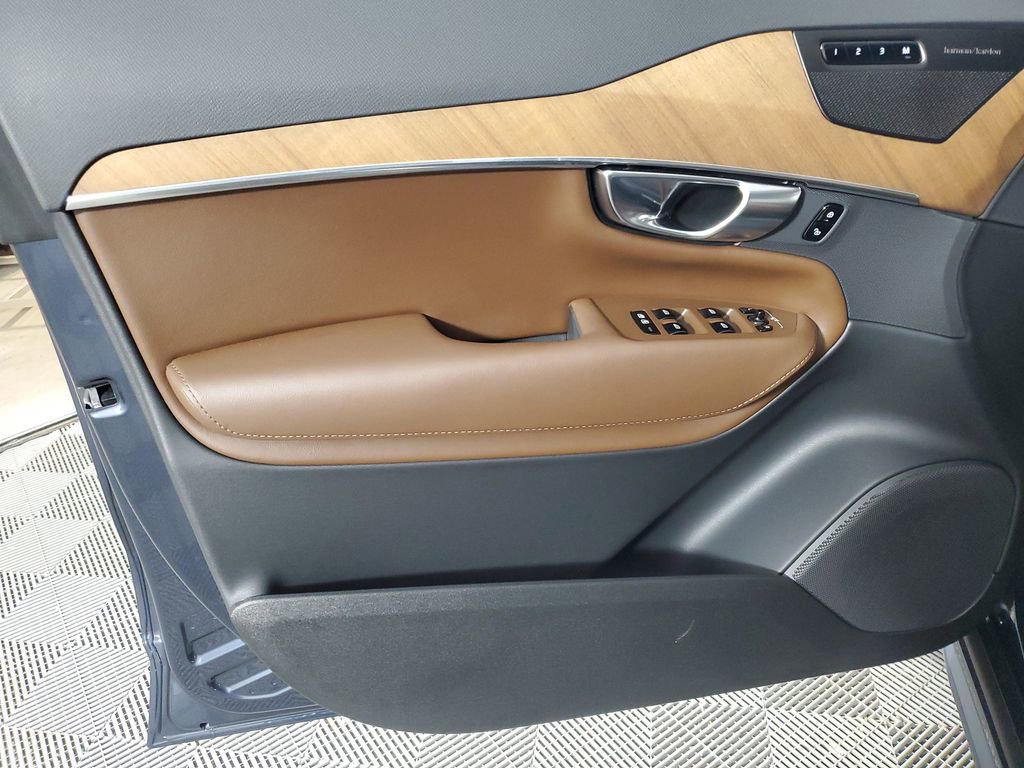 Certified 2025 Volvo XC90 B6 Plus w/ Protection Package AWD/4WD image 22