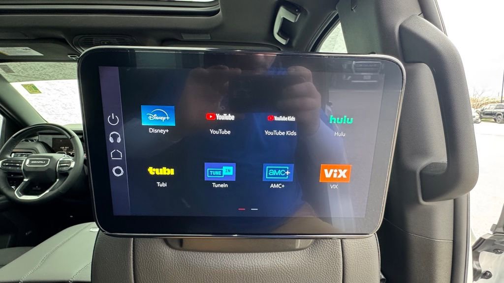 Used 2025 GMC Yukon Denali w/ Advanced Technology Package image 12