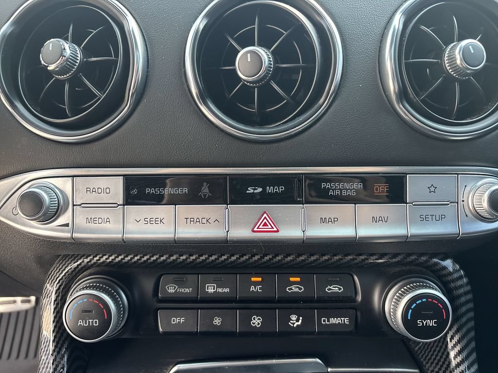 Used 2021 Kia Stinger GT1 AWD/4WD image 17