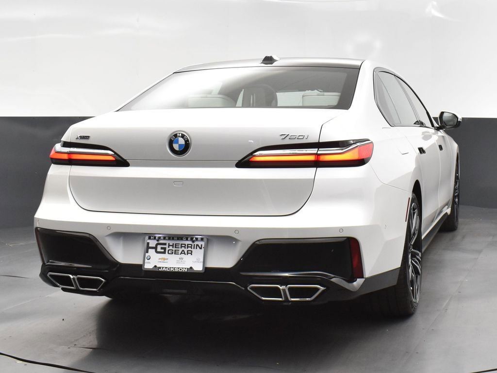 Certified 2024 BMW 760i xDrive w/ Executive Package image 7