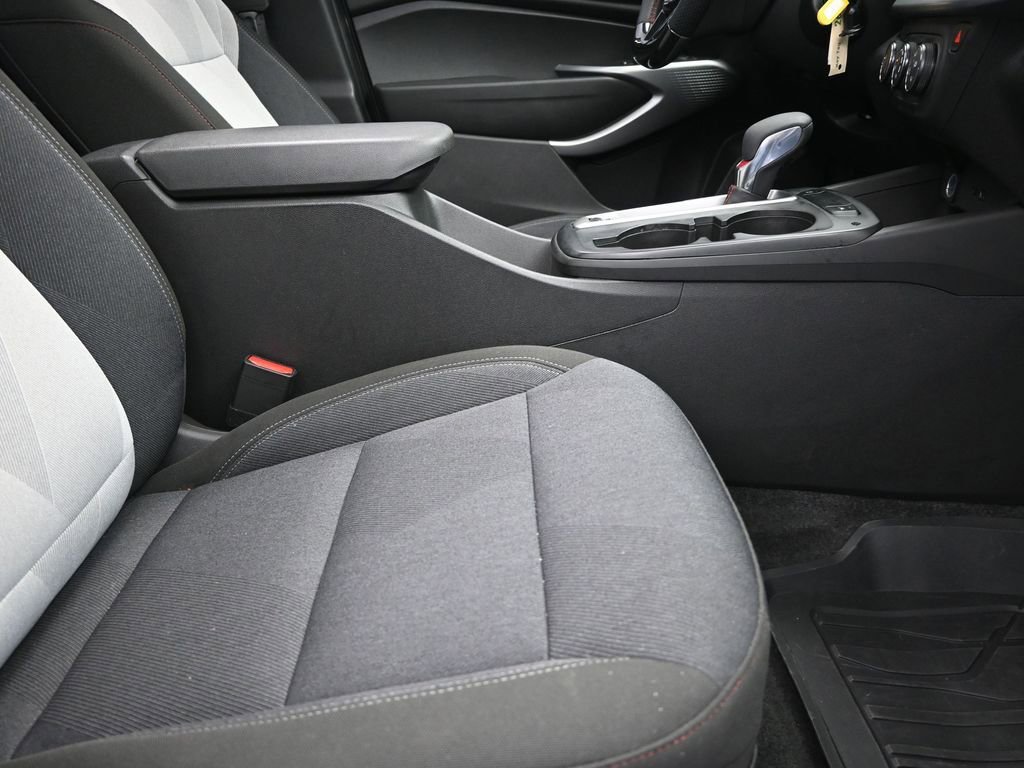 Used 2025 Chevrolet Trax RS w/ Sunroof Package image 24