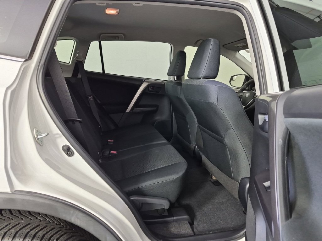 Used 2016 Toyota RAV4 LE FWD image 31