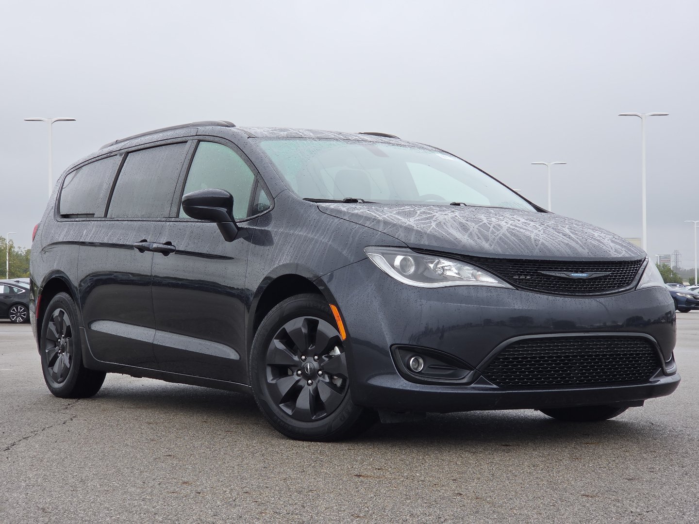 Used 2020 Chrysler Pacifica Touring-L w/ S Appearance Package FWD image 2