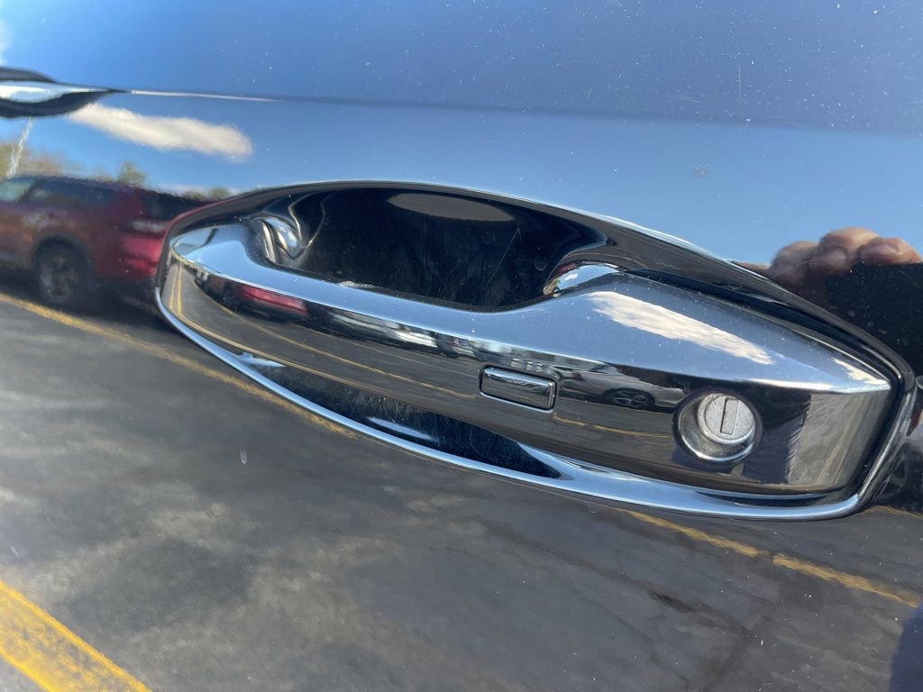 Certified 2025 Nissan Kicks SR image 15