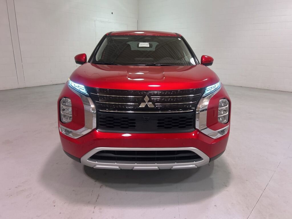 New 2025 Mitsubishi Outlander SE video 2