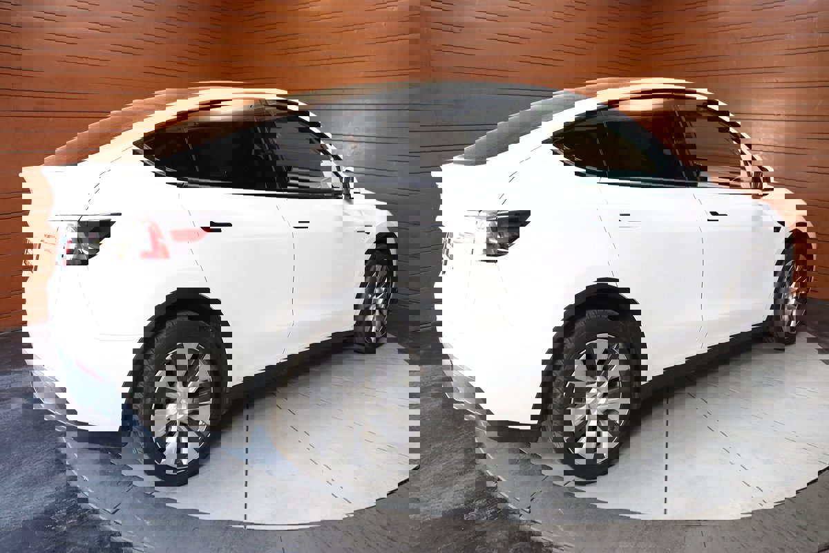 Used 2023 Tesla Model Y Long Range image 39