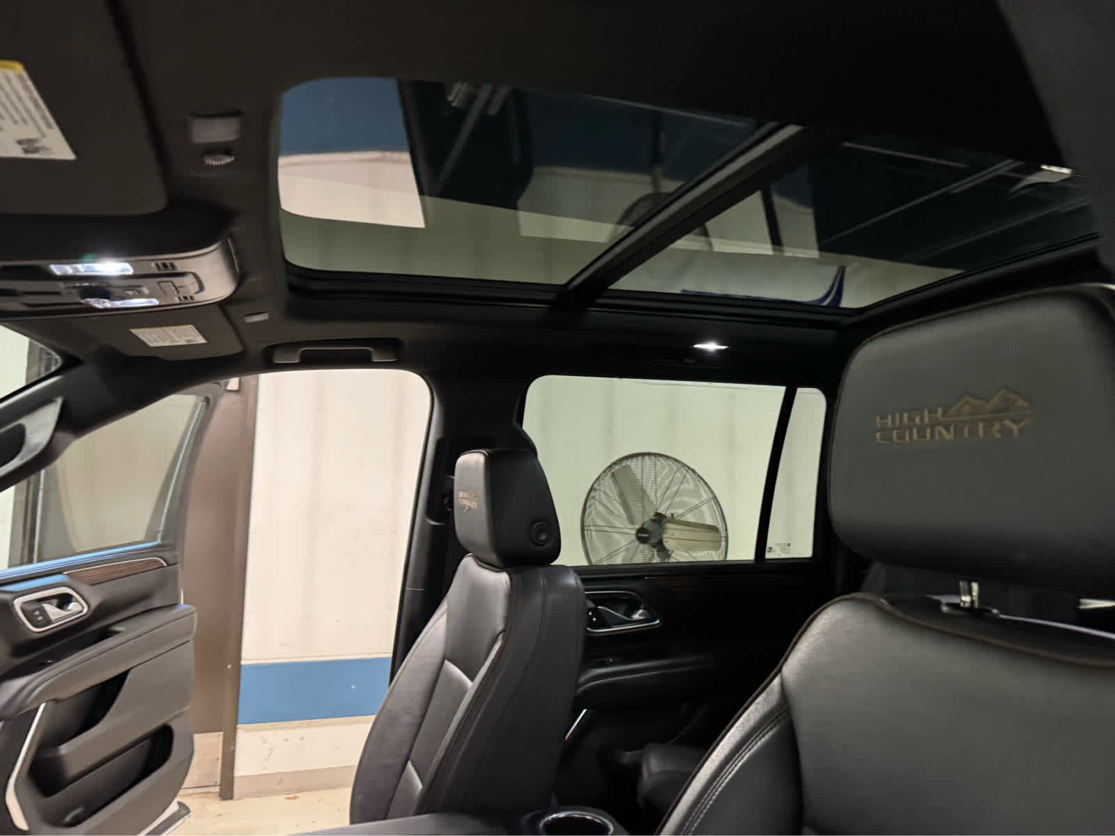 Certified 2023 Chevrolet Suburban High Country image 17