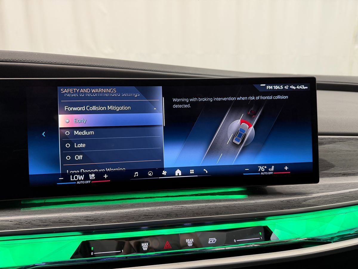 Used 2024 BMW 740i xDrive image 19