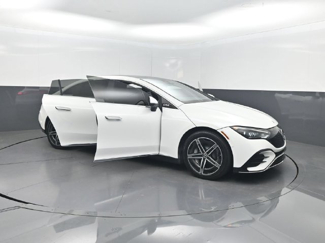 Used 2023 Mercedes-Benz EQE 500 4MATIC Sedan w/ Pinnacle Trim Package image 32