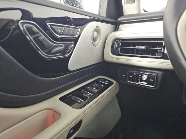 Used 2025 Lincoln Aviator Reserve w/ Equipment Group 201A image 32