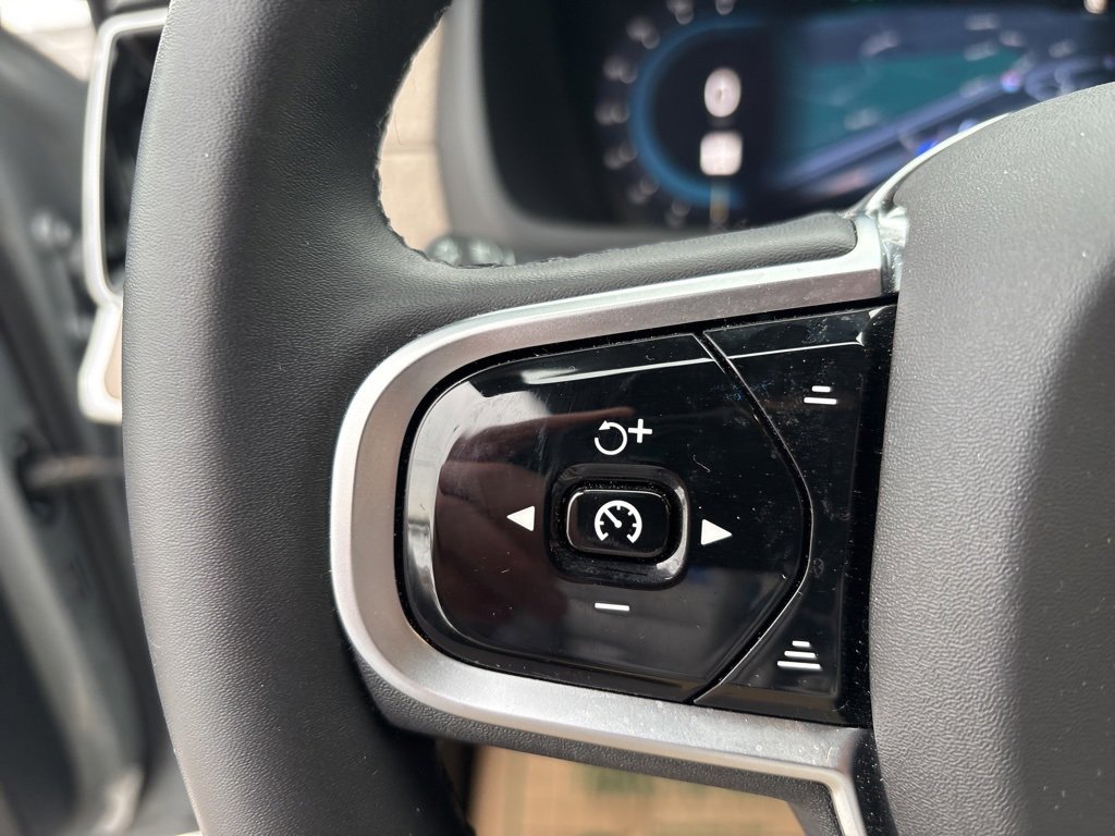 Certified 2025 Volvo XC90 B6 Plus image 25