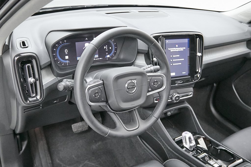 Certified 2024 Volvo XC40 B5 Plus w/ Protection Package Premier image 14