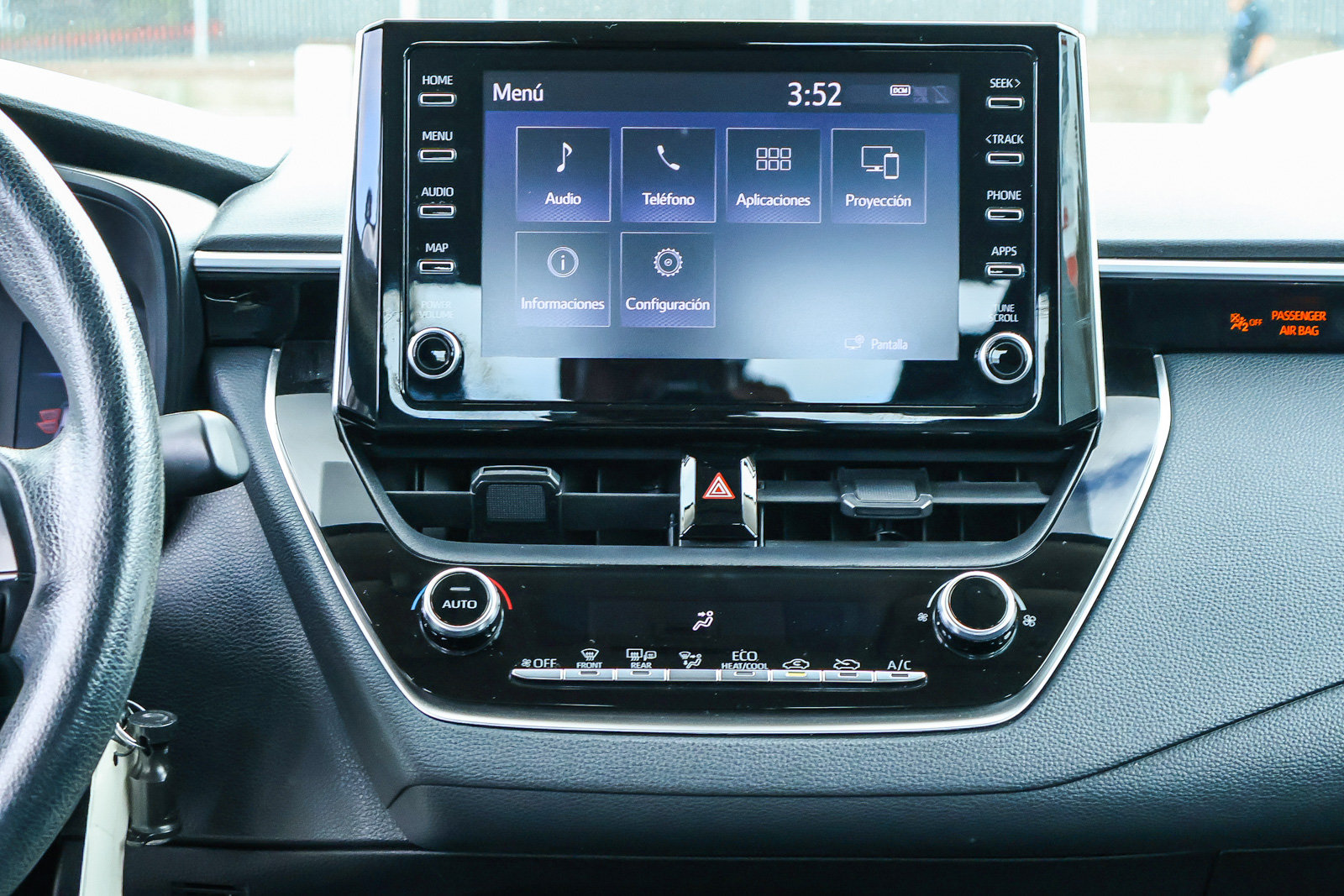 Used 2020 Toyota Corolla LE FWD image 7