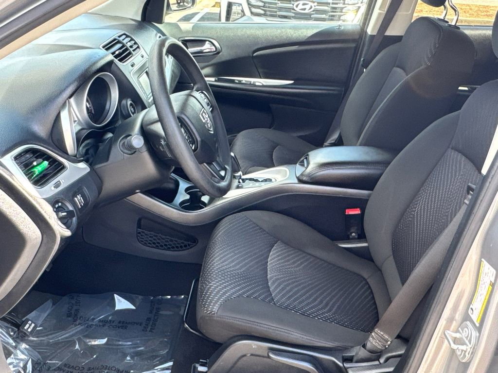 Used 2019 Dodge Journey SE image 9