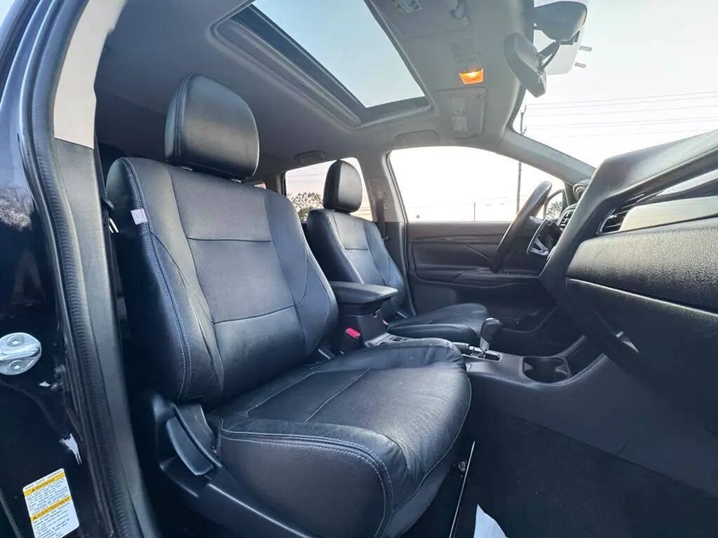 Used 2016 Mitsubishi Outlander GT AWD/4WD image 12