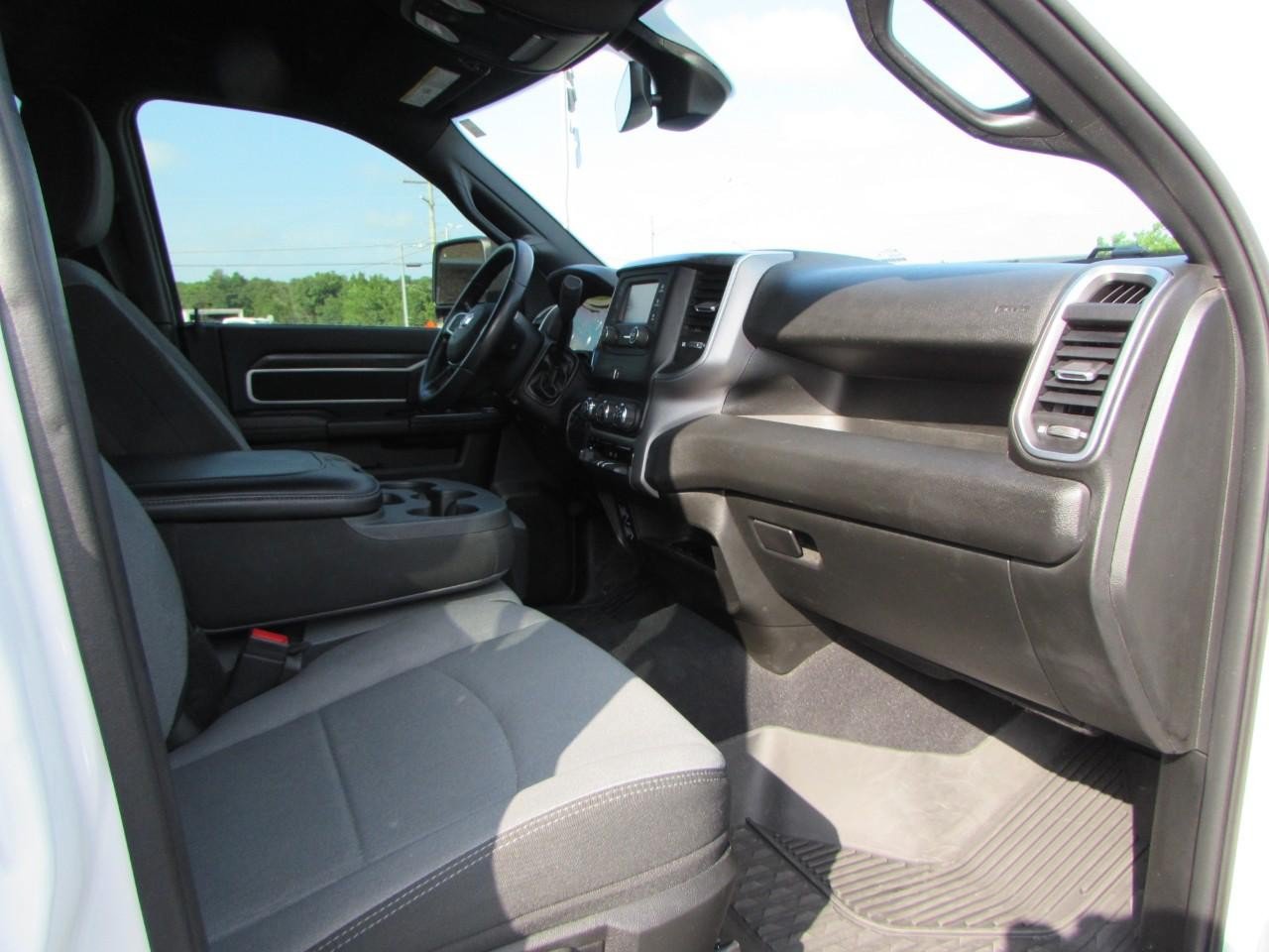 Used 2024 RAM 3500 Big Horn AWD/4WD image 17