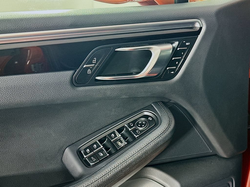Certified 2022 Porsche Macan AWD/4WD image 20