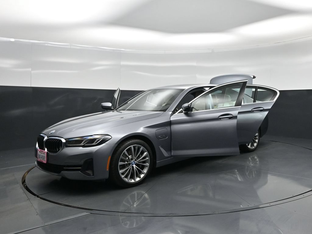Used 2022 BMW 530e w/ Convenience Package RWD image 27
